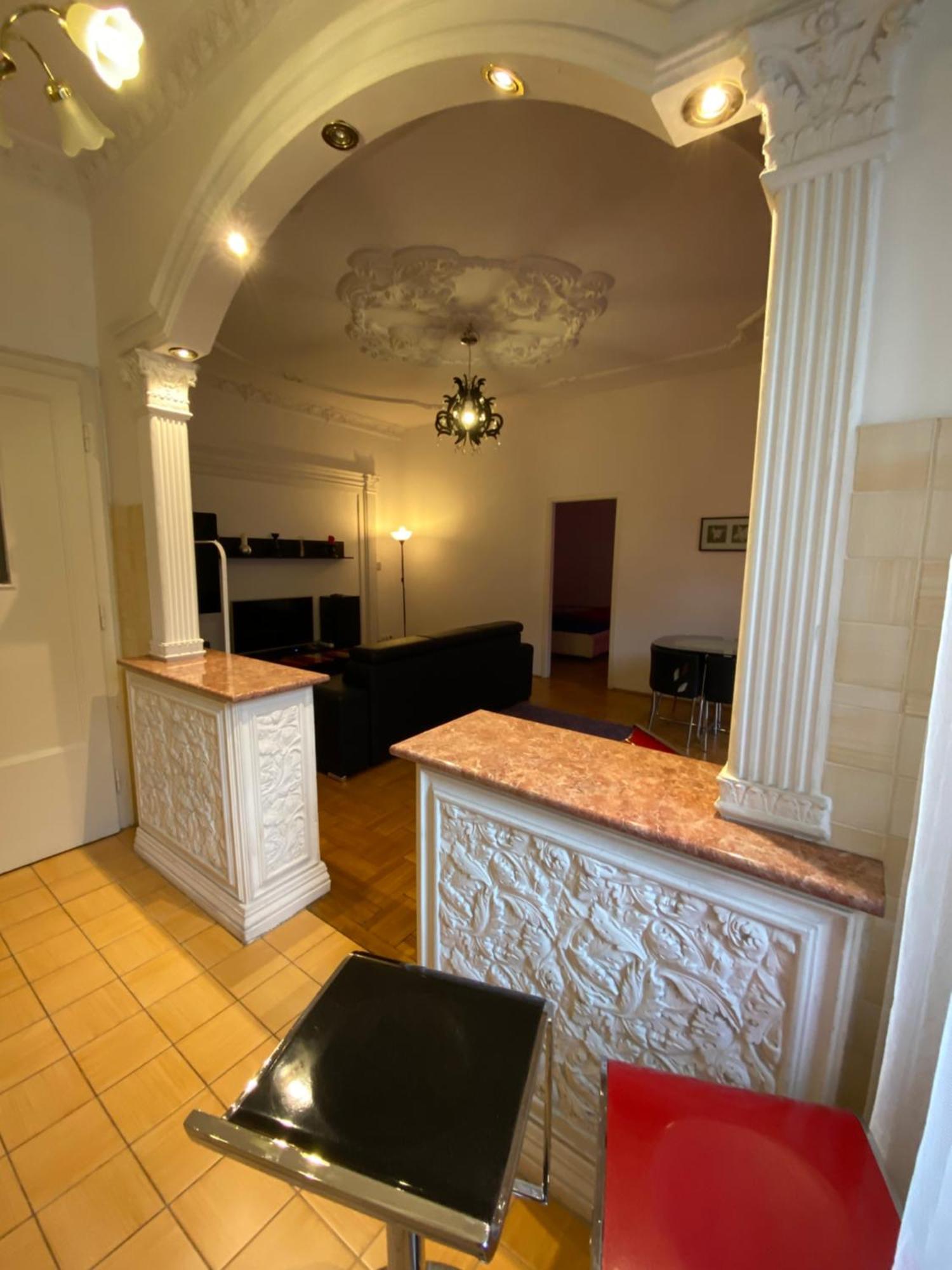 Apartment With Balcony And Ac Next To Danube Budapest Esterno foto